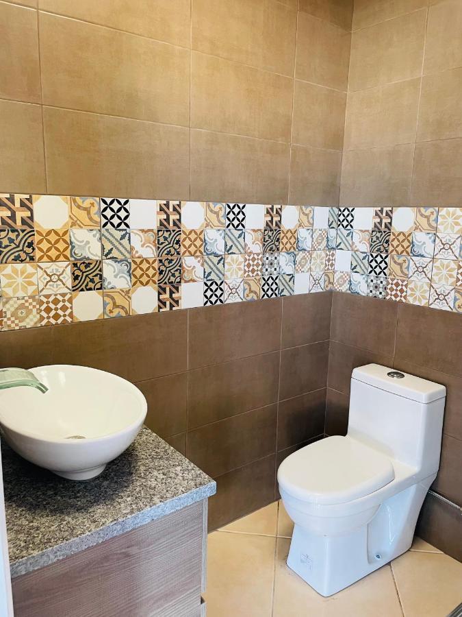 Travellers Guesthouse Lagos Dış mekan fotoğraf