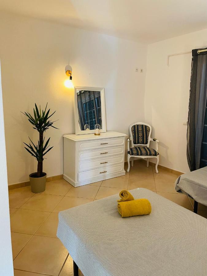 Travellers Guesthouse Lagos Dış mekan fotoğraf