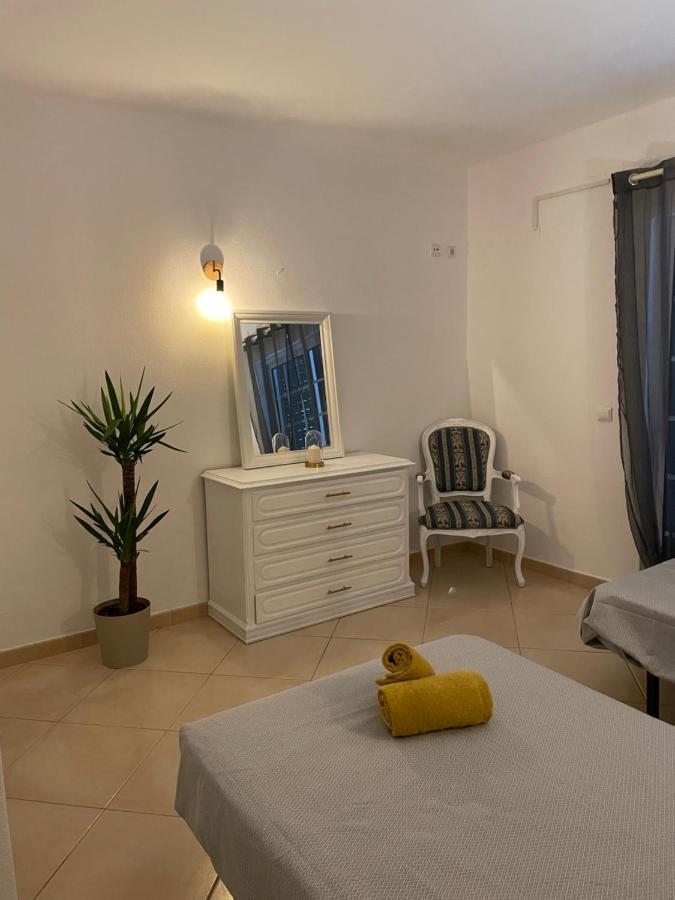 Travellers Guesthouse Lagos Dış mekan fotoğraf