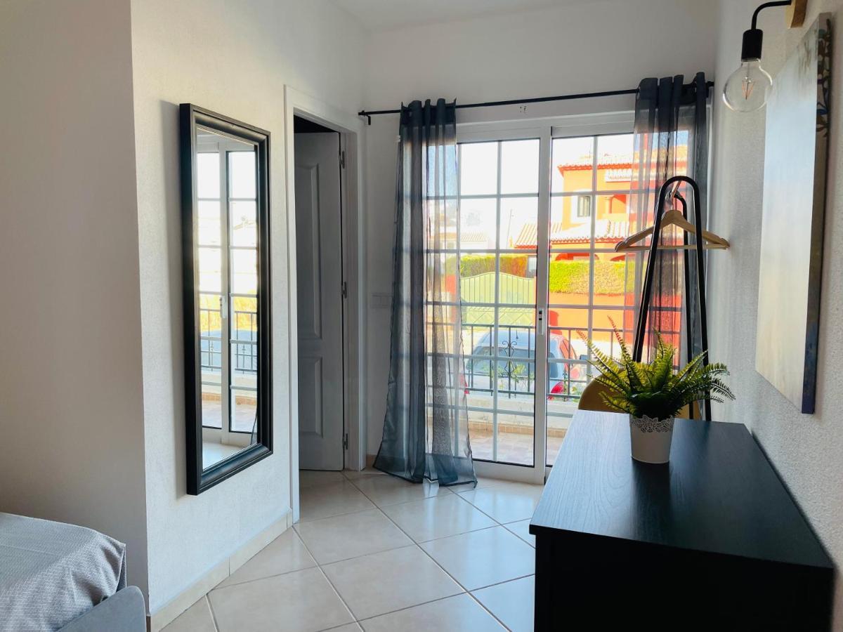 Travellers Guesthouse Lagos Dış mekan fotoğraf